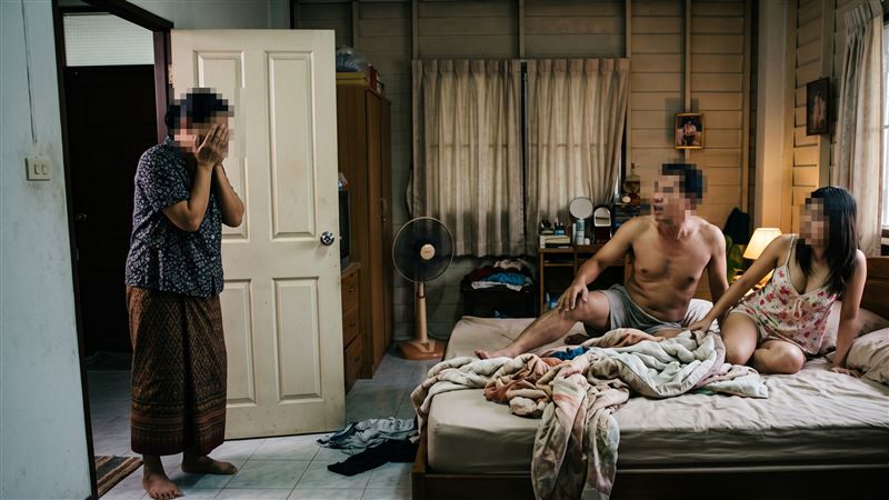 泰國近日發生一起離譜外遇案，一名人夫偷情，還向20歲的年輕小三隱瞞感染HIV（人類免疫缺乏病毒）。（示意圖／AI生成）