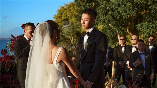 直擊！瘦子台北補辦婚宴　閃兵的他也來了