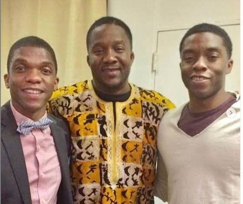 查德維克(右)生前與他的兩個哥哥合照。(圖/翻攝自IG@chadwickboseman)