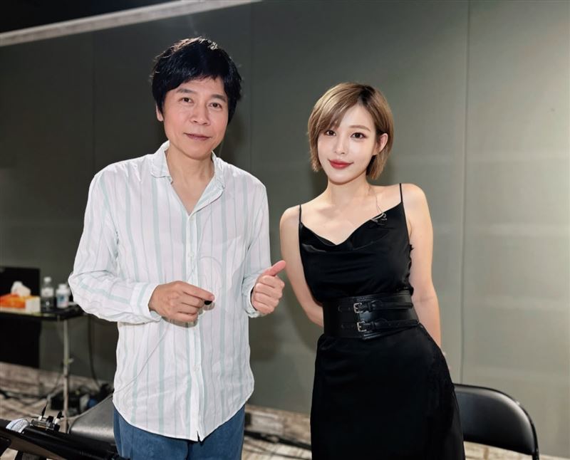 孟慶而擔任洪榮宏演唱會嘉賓。(圖/翻攝自孟慶而臉書)