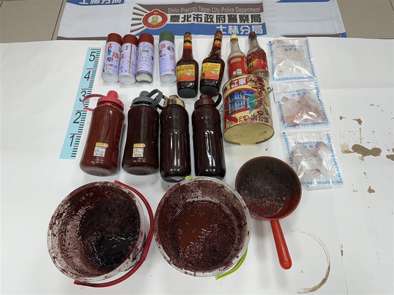 警方查獲的犯罪工具。(圖/翻攝畫面)