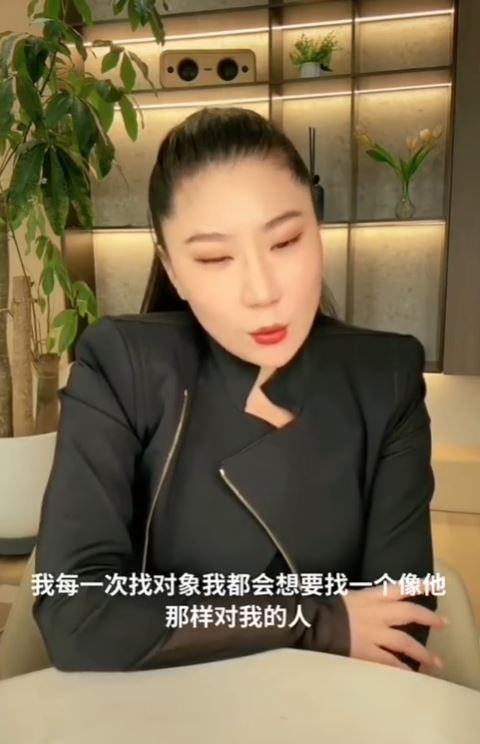 謝賢相差49歲的前女友Coco近日直播分享兩人最後一次見面的經過。(圖/翻攝自微博)