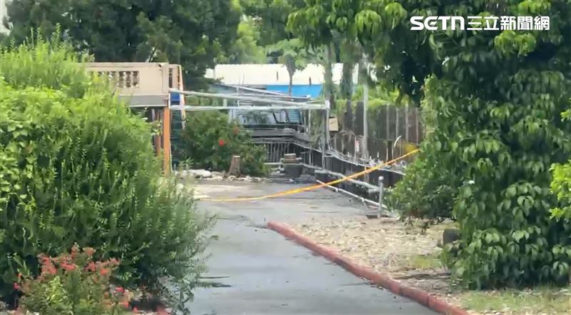 屏東枋寮驚傳命案,一名黃姓男子疑似遭綑綁毆打致死,警方封鎖現場採證全力偵辦中。(圖/記者朱俊傑攝影)