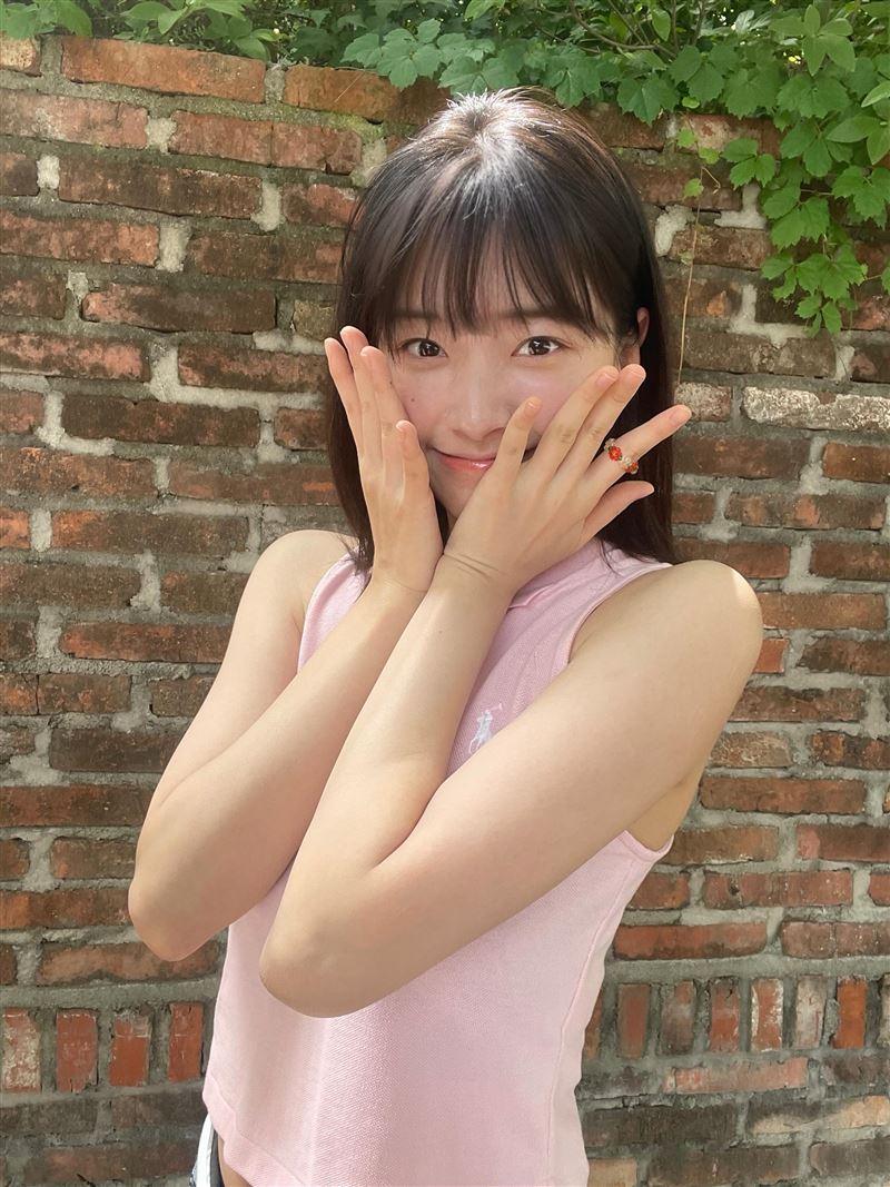 南韓女星權雅凜(권아름)戀情曝光。(圖/翻攝自IG @areummon)