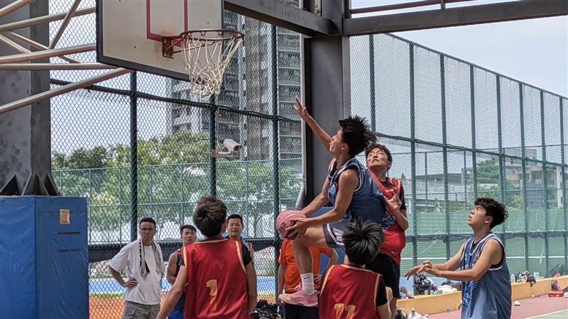台中消防局舉辦3對3鬥牛賽,吸引56支隊伍參賽挑戰。(圖/台中市消防局提供)