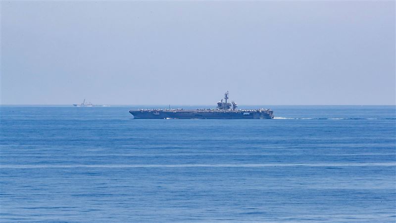 美國第七艦隊「喬治·華盛頓」號航空母艦週三從呂宋海峽通過前往南海執行任務。(圖/翻攝自美國第七艦隊臉書 FB U.S. 7th Fleet)