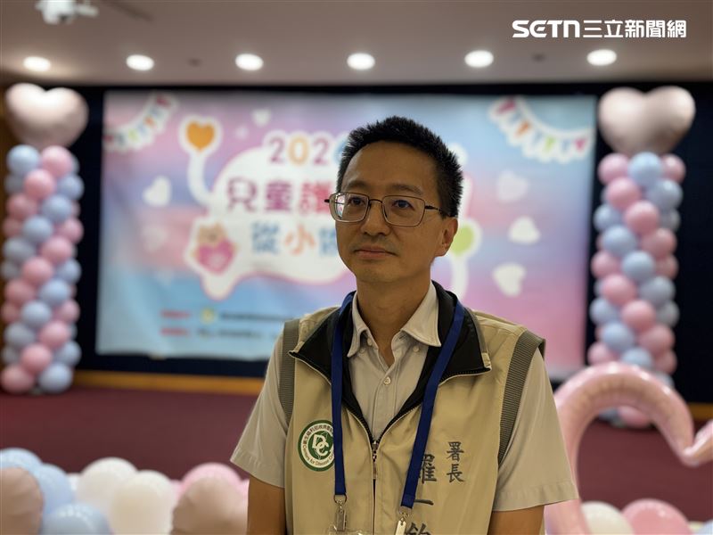 疾管署長羅一鈞表示,本週新冠就診可能會逼近一萬人次,疫情到8月都是上升階段。(圖/記者簡浩正攝影)