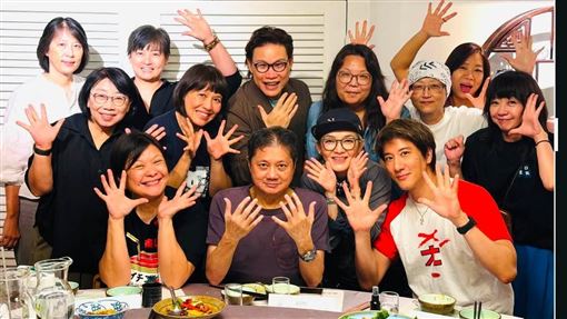 王力宏重摔縫39針露面　蘇永康范曉萱來了