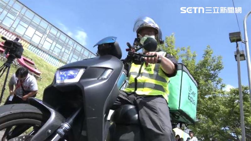 外送專法上路以後導致餐點價格調漲,讓消費者快要點不下去,外送員的接單量也跟著變少