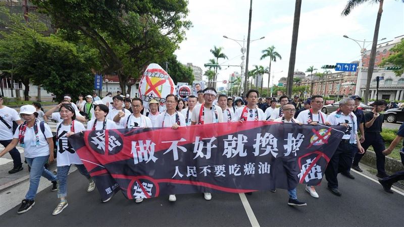 支持者突喊卓榮泰下台 黃國昌1原因制止