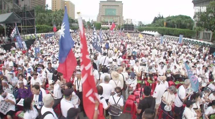 國民黨725凱道「反毒油」,1715從舞台前方往景福門方向拍攝。(圖/翻攝畫面)
