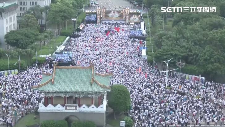 國民黨725凱道「反毒油」,約17:25現場空拍畫面。(圖/翻攝畫面)