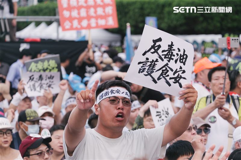 民眾上凱道怒吼。(圖/記者楊士誼攝影)