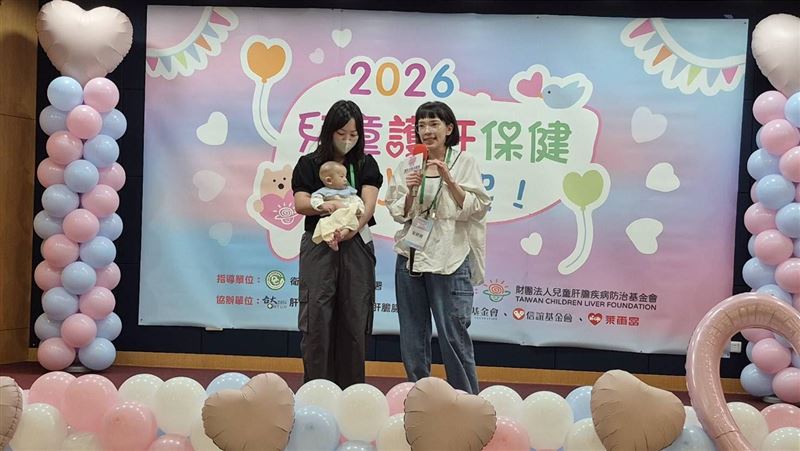 糞便淡、體重輕！雙胞胎哥黃疸復發竟罕病
