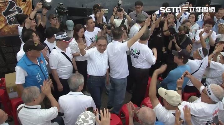 侯友宜與李四川及蔣根煌現身725凱道反毒由集會。(圖/翻攝畫面)
