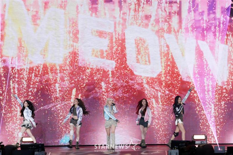 韓國女團MEOVV登上ACON音樂節演出,在林口體育館開唱。(圖/STARNEWS提供)