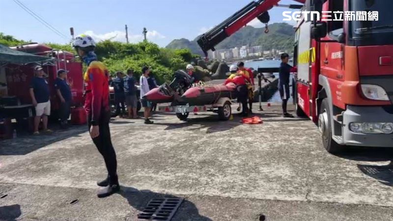 海巡人員到基隆港邊依洋流向外擴大尋找,但黃如意仍然下落不明