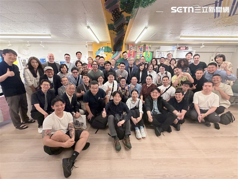 APACC 2026 After Event，匯聚來自台灣、韓國、蒙古、越南等國的醫師、研究者、社群領袖，及日本政府單位、製藥企業等代表，進行亞太地區HIV與性健康議題的交流。會後與會者合影。（圖／記者簡浩正攝影）