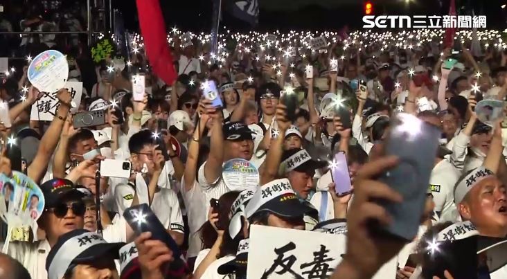 20萬人上街反毒油。(圖/翻攝畫面)