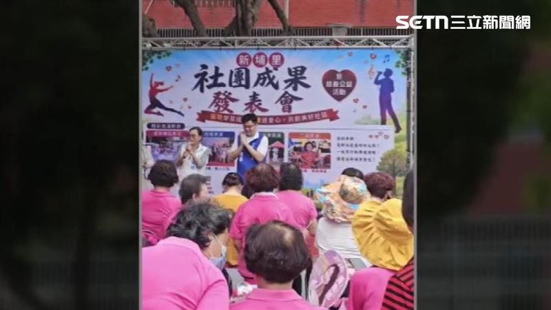 萬美玲現身桃園新埔社區活動,為兒子佀廣洋霸凌風波緩頰,接著陷入爭議的佀廣洋也登台