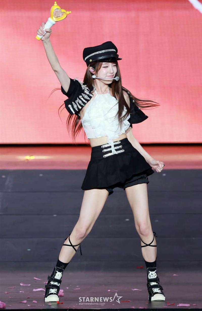 YENA(崔叡娜)壓軸登上ACON舞台演出,中文連發超寵粉。(圖/STARNEWS提供)