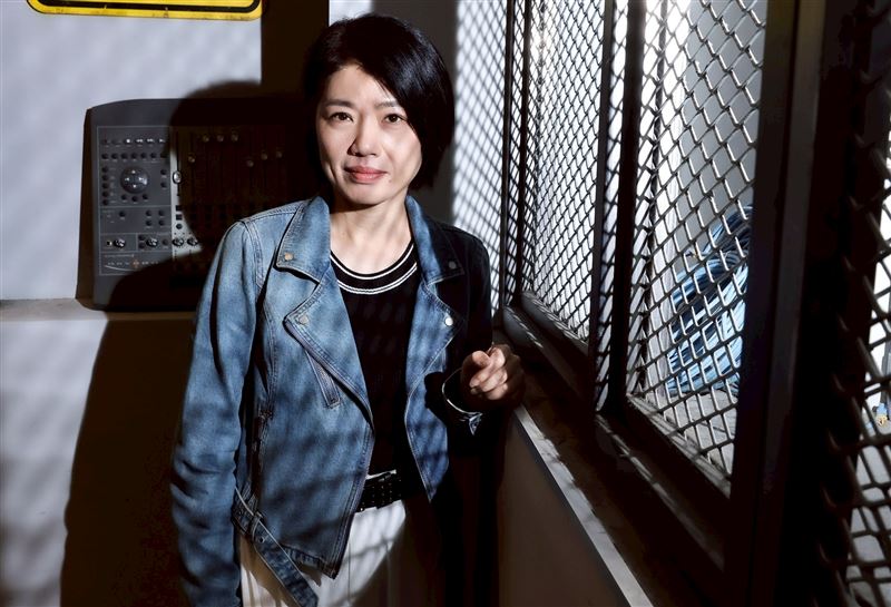 嚴藝文曾嘗試為歌曲填詞,卻笑說:「不懂不要裝懂,每個人有自己擅長的部分。」(圖/記者鄭孟晃攝影)