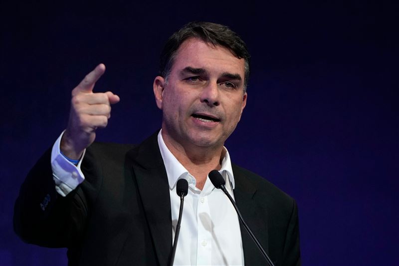 巴西前總統波索納洛之子、現任參議員佛拉維歐・波索納洛(Flavio Bolsonaro)將角逐10月總統大選。(圖/美聯社/達志影像)