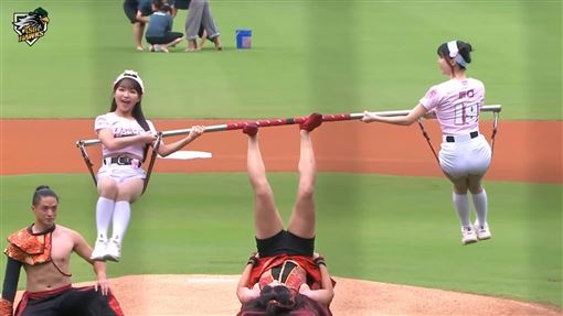 楊立微開球「頂2女孩旋轉」超狂畫面曝光