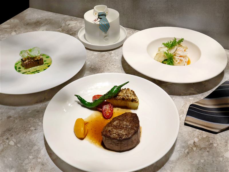 極炙牛排館父親節套餐。(圖/日月千禧提供)