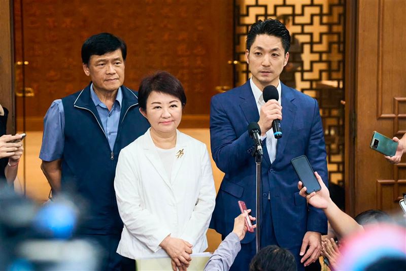 陳君瑋律師分析,凱道集會台北市長蔣萬安這一局勝出,成為藍營新共主。(圖/翻攝自蔣萬安臉書)