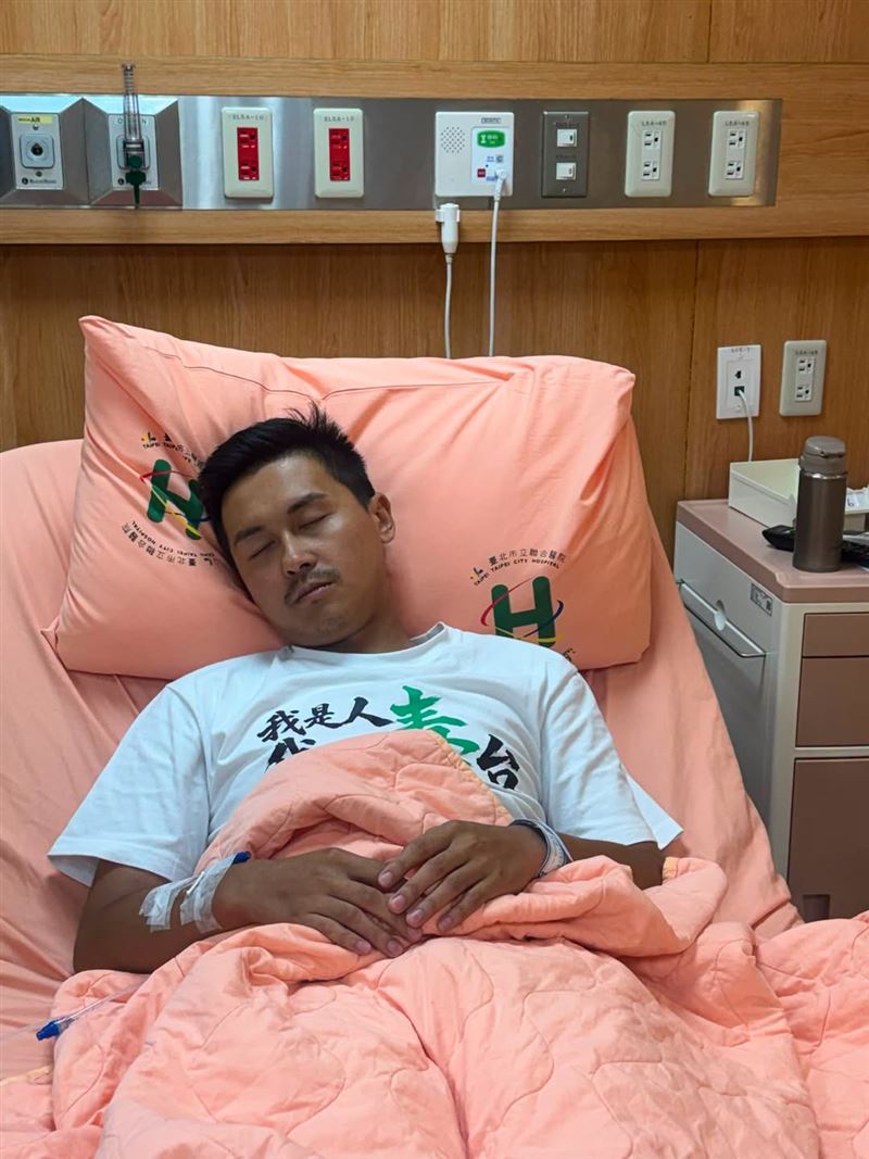 何元楷發文表示，今早血糖已經恢復正常，只是身體仍然虛弱（圖／翻攝自何元楷臉書）