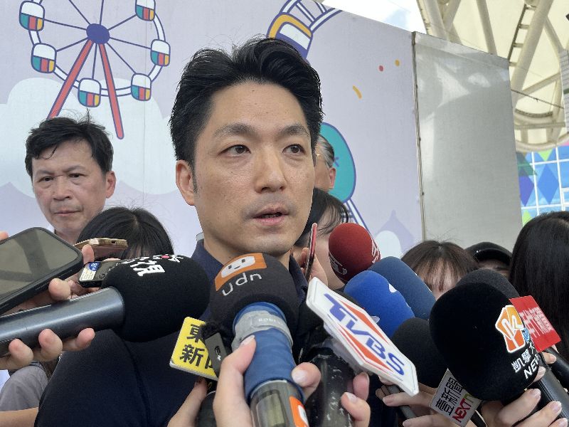 國民黨25日舉辦「我是人、我反毒台」集會,總統府說,尊重表達意見權利,盼儘速回到工作崗位。台北市長蔣萬安(前)26日表示,不能接受要縣市首長回到崗位上的家父長式說法