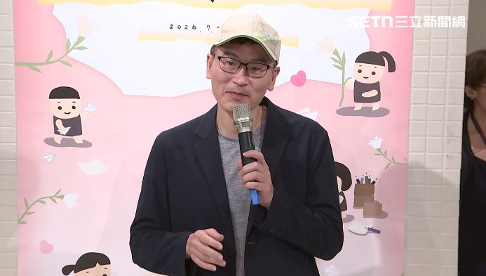 陸委會副主委梁文傑出席大罷免一周年《給台灣的情書Dear Taiwan》特展。(圖/翻攝畫面)