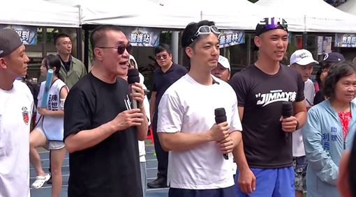 被問少同框侯友宜　李四川：昨天還搭肩