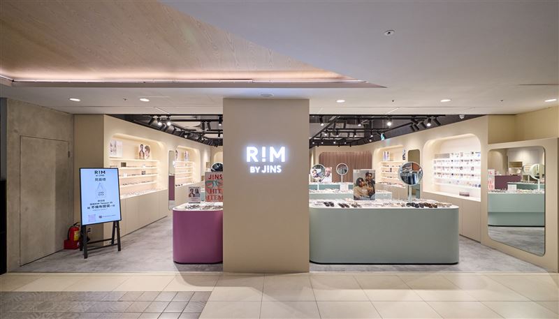 RIM BY JINS統領廣場將日本新宿店的元素搬到台灣,打造叛逆且趣味的時尚美學。(圖/品牌業者提供)
