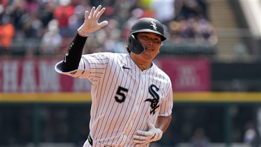 爸媽開球見證　村上雙響砲終結13場0轟荒