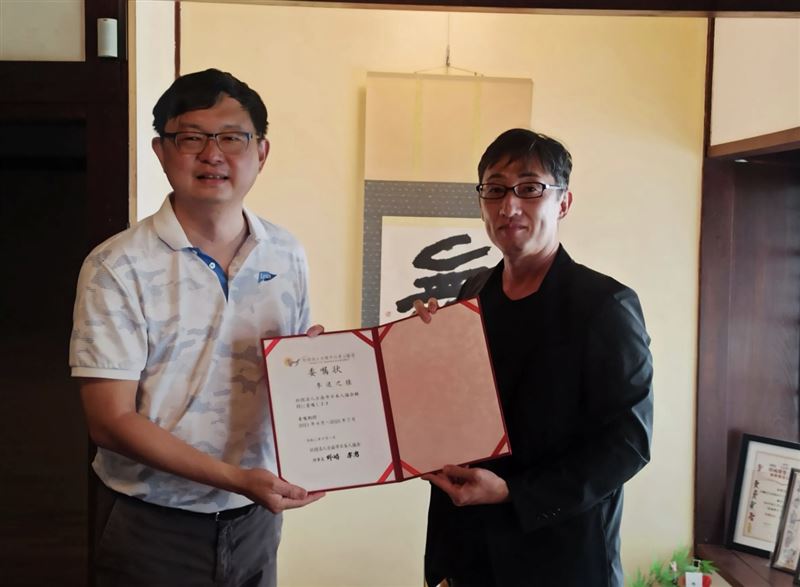 遭爆今年多次赴中國洽商,前農委會副主委李退之(左)回應本刊表示,是為了北京咖啡博覽會參展事宜。(翻攝台南市台日文化友好交流基金會網站)