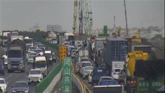 新／塞爆！國道事故堵7公里…時速不到20