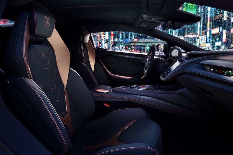 內裝Nero Ade皮革搭配Corsa Tex材質，加入青銅色縫線與Samurai刺繡。（圖／翻攝Lamborghini網站）