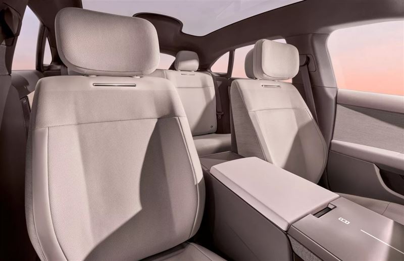 JLR計畫移除車內傳統按鈕，甚至連螢幕都可能逐步減少。（圖／翻攝JLR網站）