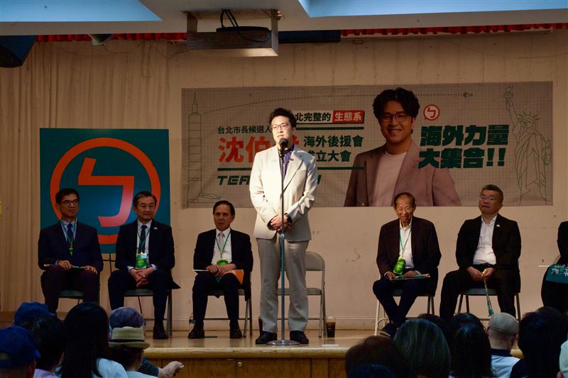 民進黨台北市長參選人沈伯洋台灣時間26日出席美東海外後援會成立大會,總統府資政、超微半導體執行長蘇姿丰之父蘇春槐,擔任沈伯洋海外後援會主席團榮譽總召集人。(圖/沈伯洋競選辦公室提供)