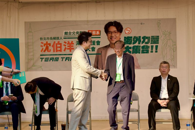民進黨台北市長參選人沈伯洋台灣時間26日出席美東海外後援會成立大會,總統府資政、超微半導體執行長蘇姿丰之父蘇春槐,擔任沈伯洋海外後援會主席團榮譽總召集人。(圖/沈伯洋競選辦公室提供)