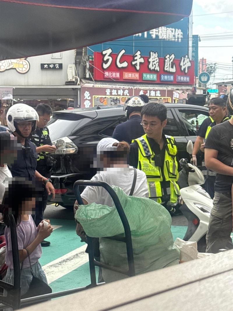 警方到場後雙方各自就醫驗傷提告，全案依傷害、聚眾鬥毆罪偵辦。（圖／round2_ricky授權提供）