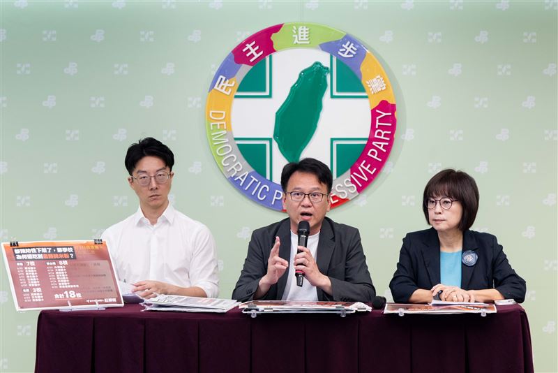 民進黨今(27)日舉行「新竹有安,寢食難安!高虹安食安把關失靈,面對疑慮永遠說不清!」記者會。(圖/莊競程競說辦公室提供)