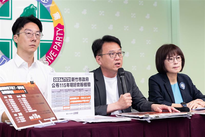 民進黨今(27)日舉行「新竹有安,寢食難安!高虹安食安把關失靈,面對疑慮永遠說不清!」記者會。(圖/莊競程競說辦公室提供)
