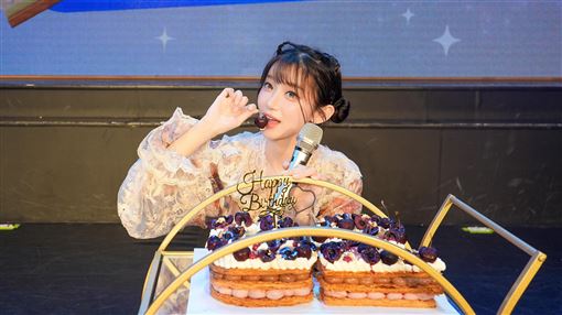 李珠珢生日會彩蛋　公布新寫真、2027月曆