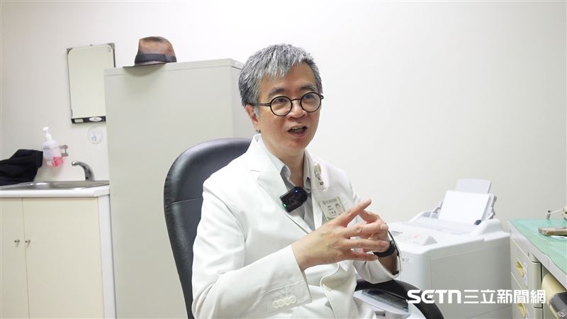 資深司法精神醫學專王俸鋼醫師指出,當代少年犯罪已與過去不同,社群媒體、演算法及同儕文化正深刻影響青少年的價值觀,也改變犯罪動機與犯後心態。(圖/記者張雅筑攝)