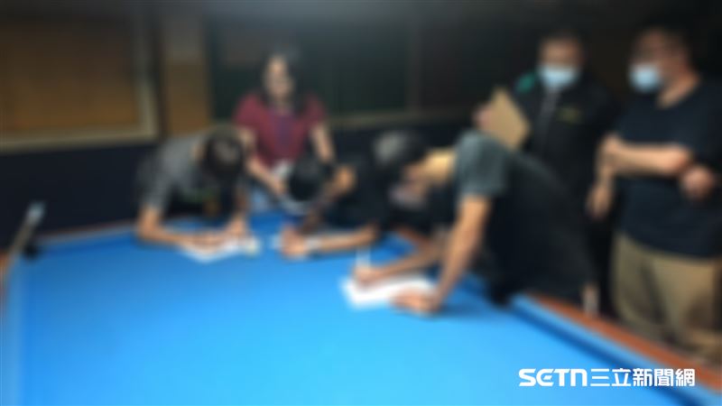 警政署表示,第一線警方不僅要查緝犯罪,還得肩負少年輔導與保護責任,面對犯罪預防、司法程序與社會安全等多重任務,實務上經常承受相當大的壓力,也面臨諸多困境。因此建議由衛生福利部統籌少年輔導委員會(少輔會),整合社政、教育、警政等跨機關資源,讓警方回歸治安維護與犯罪偵查本務。(示意圖/台中少年警察隊授權提供)