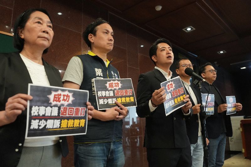 校園濫訴爭議不斷，教育部115年1月修正校事會議相關辦法，刪除匿名檢舉、增加初篩分流程序等。立法院教育及文化委員會27日藍白以人數優勢、綠委退席抗議下，表決通過決議，退回辦法並要求教育部更正後再送立院備查。國民黨立委羅廷瑋（左3）表示，退回辦法並非反對改革，而是希望教育部重新檢討制度設計與法制作業