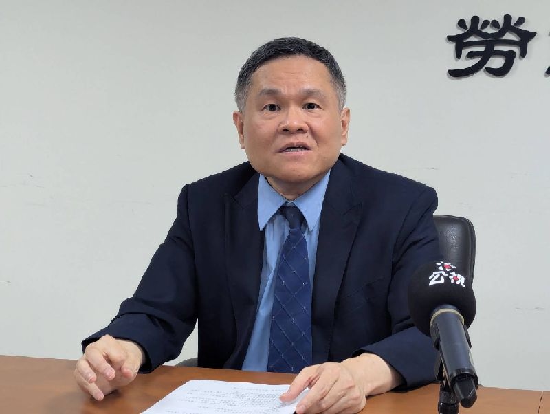 勞動部27日召開最低工資審議會暨諮詢會聯席會議，政務次長李健鴻出席會後記者會，說明討論事項